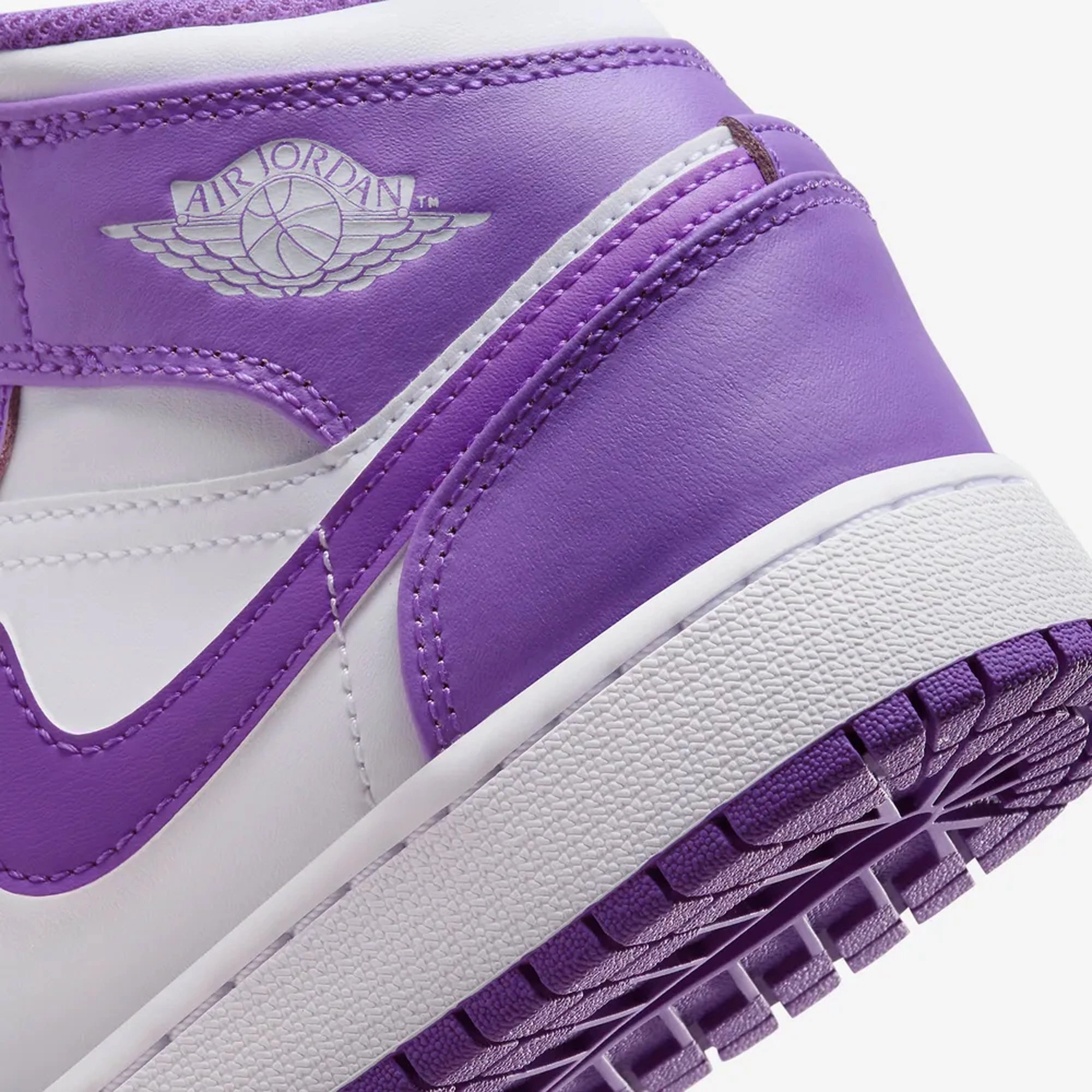Jordan | AIR JORDAN 1 MID  { PURPLE VENOM/WHITE
