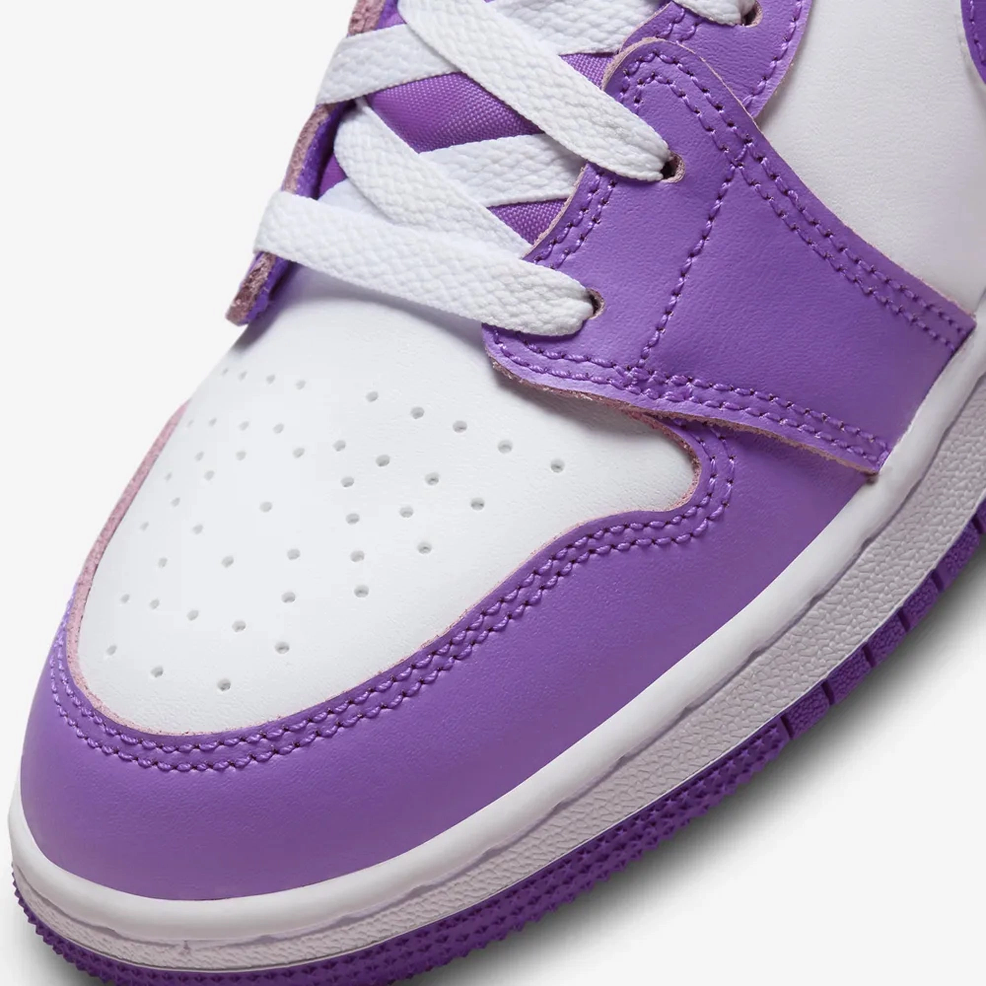 Jordan | AIR JORDAN 1 MID  { PURPLE VENOM/WHITE