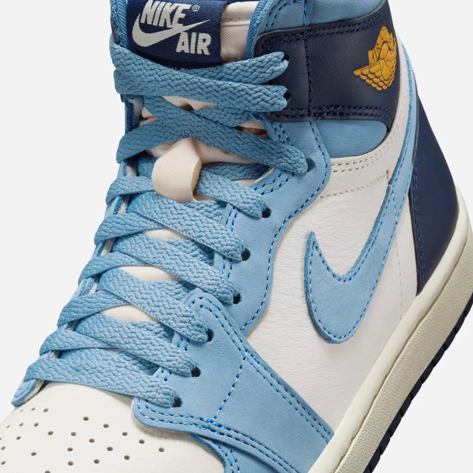 Jordan | AIR JORDAN 1 RETRO HIGH OG FIRST FLIGHT { UNIVERSITY BLUE/UNIVERSITY GOLD-SAIL