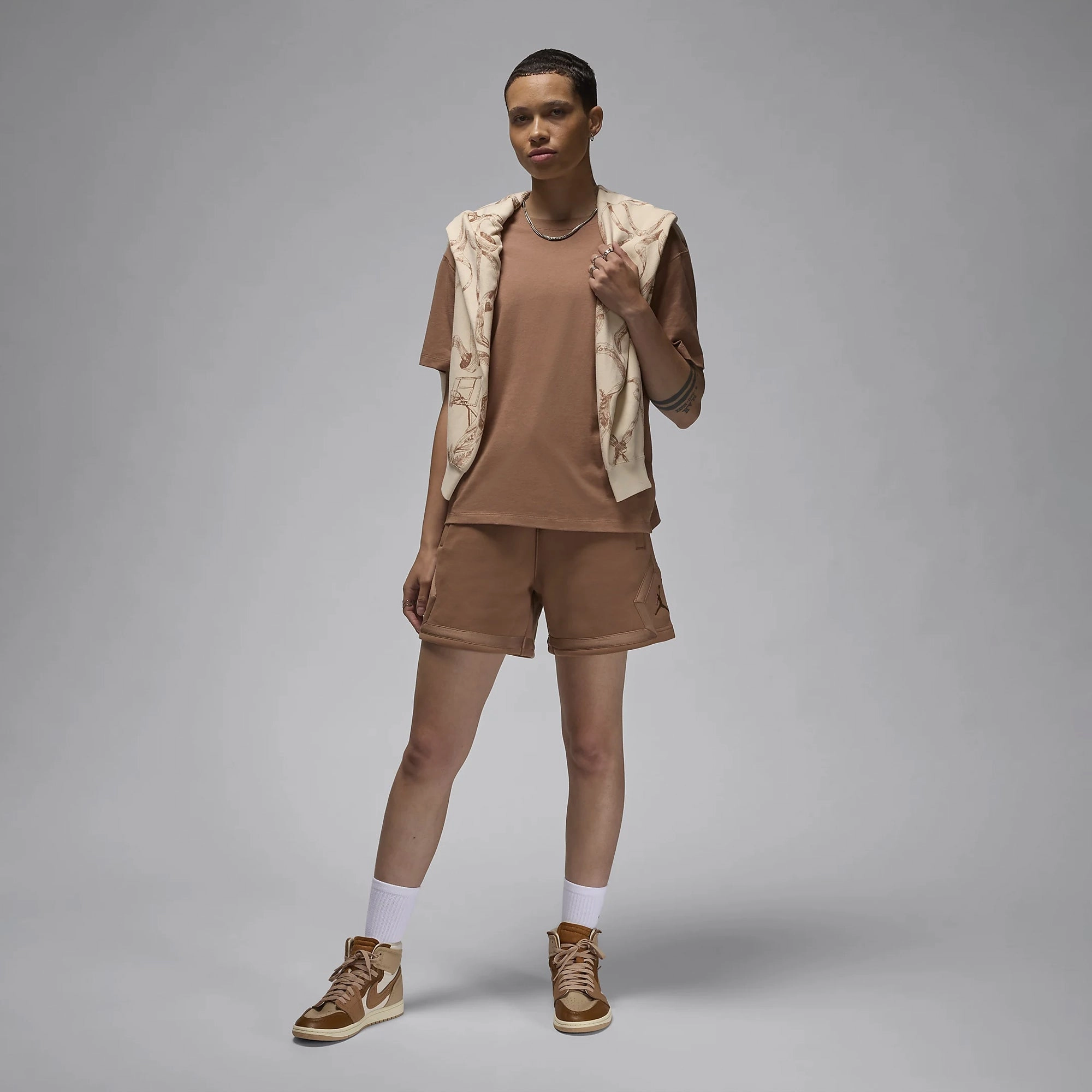 JORDAN | ESSENTIAL TOP { ARCHAEO BROWN/WHITE