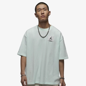 Jordan | FLIGHT ESSENTIALS  { BARELY GREEN