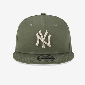 New Era | NEW YORK YANKEES LEAGUE ESSENTIAL GREEN 9FIFTY SNAPBACK CAP  { GREEN