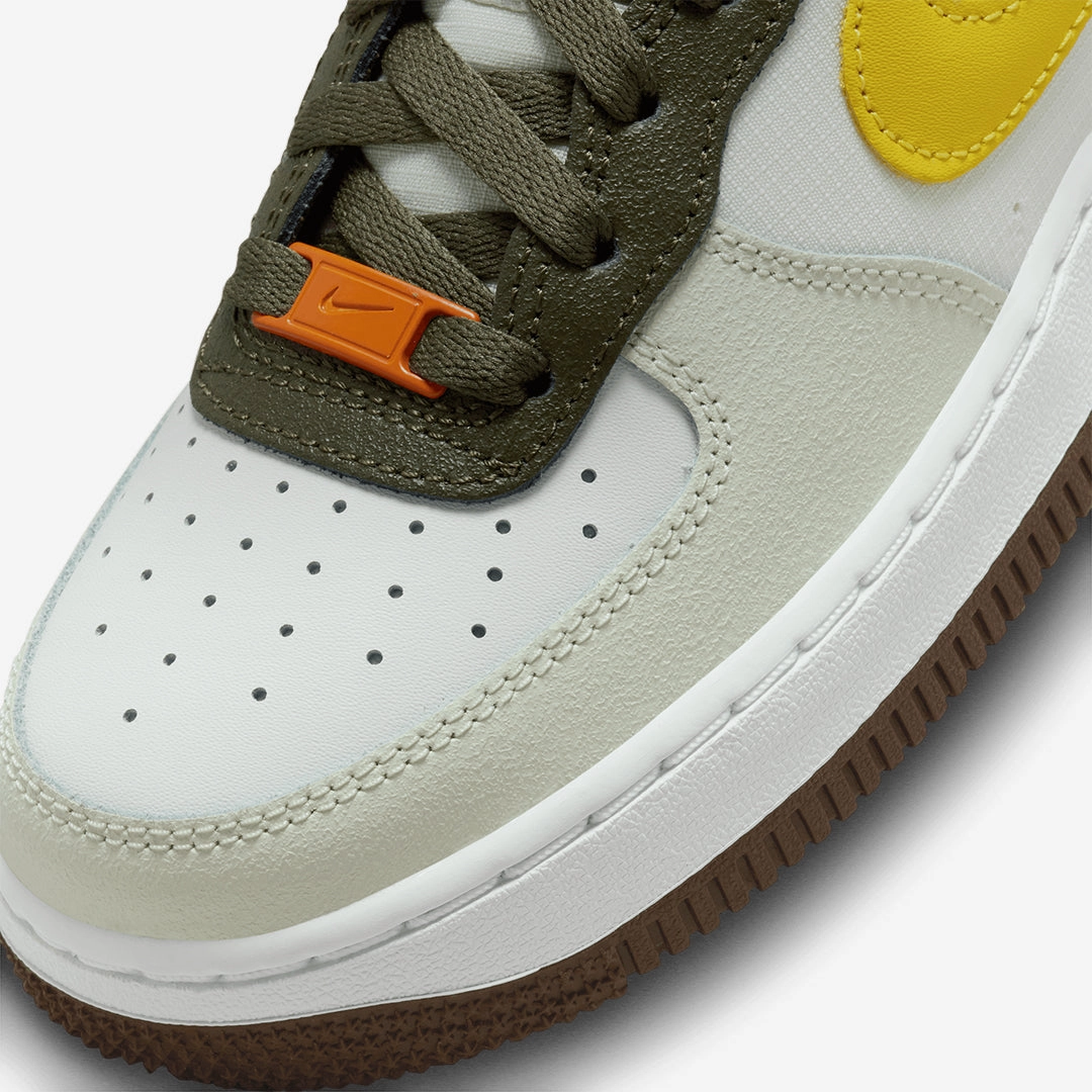 Nike | AIR FORCE 1 LV8 (GS)  { SUMMIT WHITE/VIVID SULFUR-SUMMIT WHITE