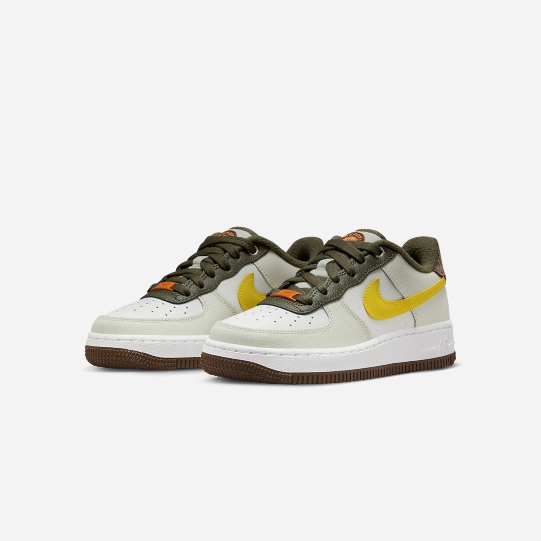Nike | AIR FORCE 1 LV8 (GS)  { SUMMIT WHITE/VIVID SULFUR-SUMMIT WHITE