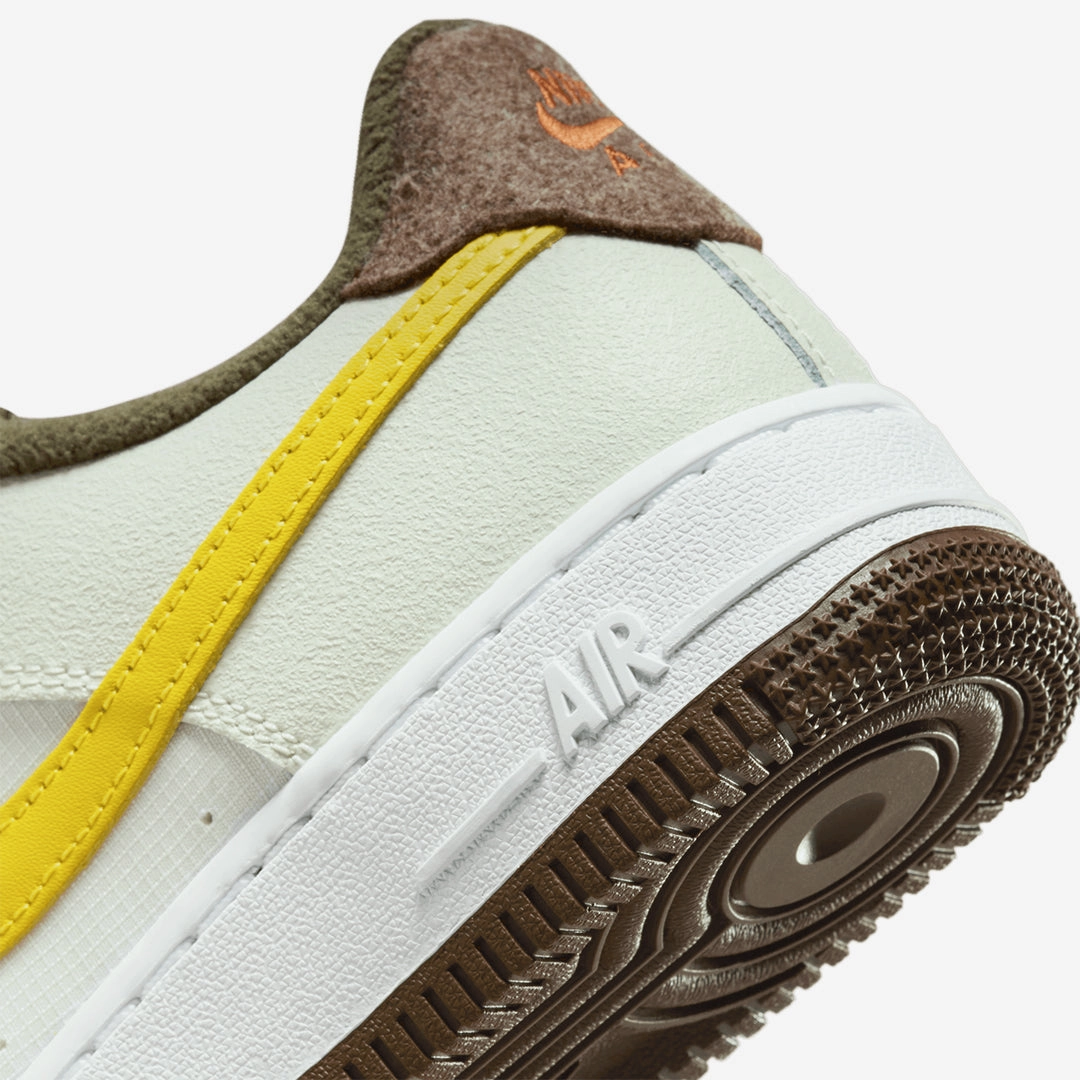 Nike | AIR FORCE 1 LV8 (GS)  { SUMMIT WHITE/VIVID SULFUR-SUMMIT WHITE