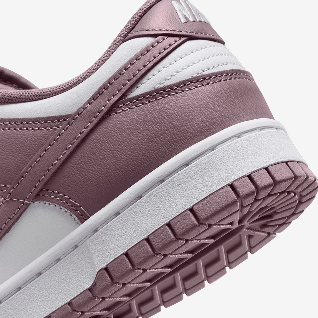NIKE | DUNK LOW RETRO { WHITE/WHITE/TAUPE GREY