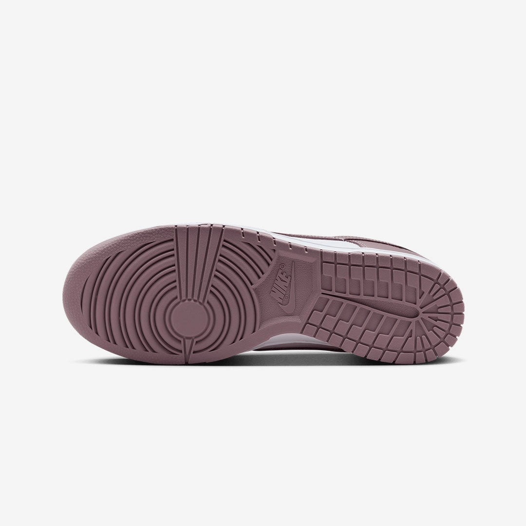 NIKE | DUNK LOW RETRO { WHITE/WHITE/TAUPE GREY