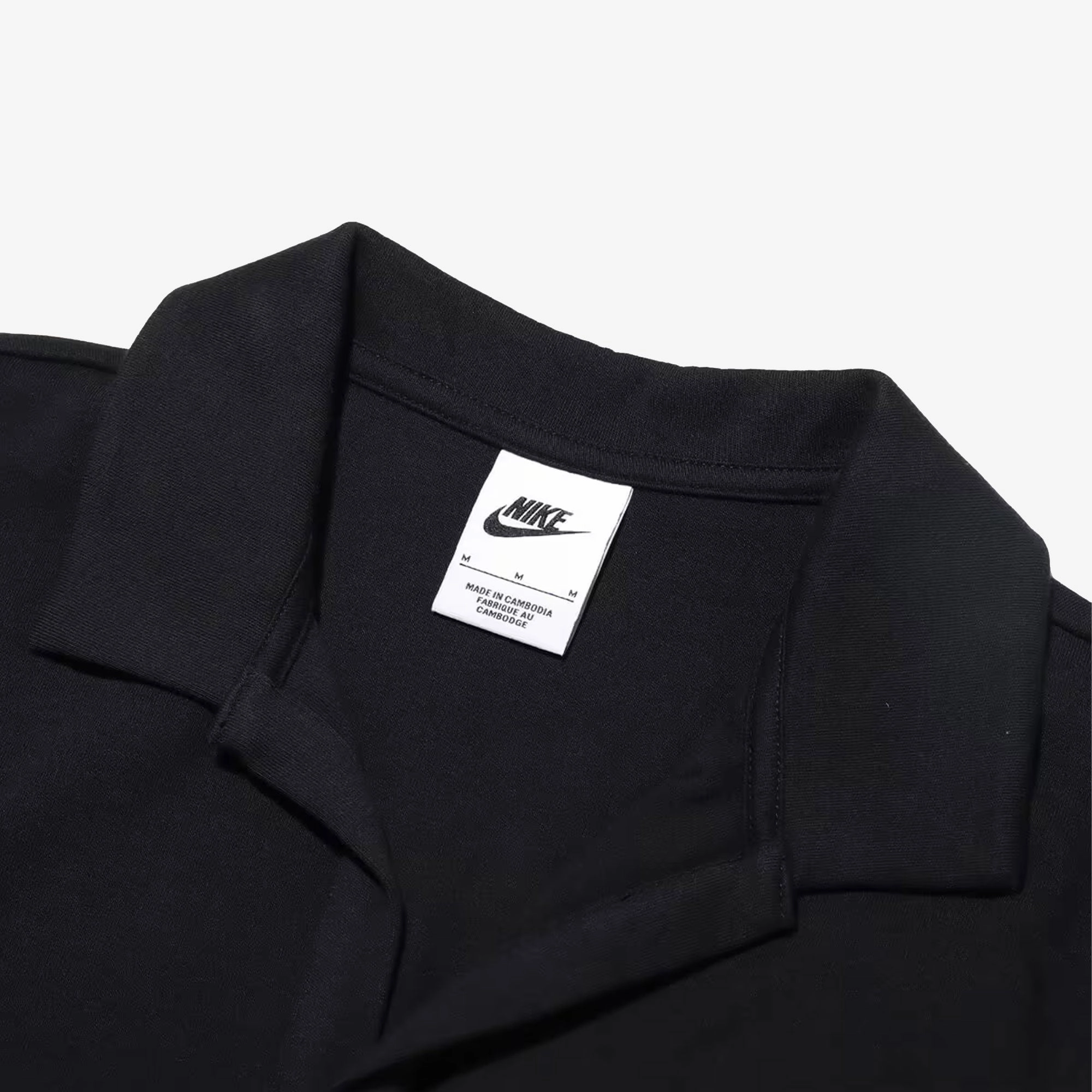 NIKE | SPORTSWEAR ESSENTIAL { BLACK/WHITE