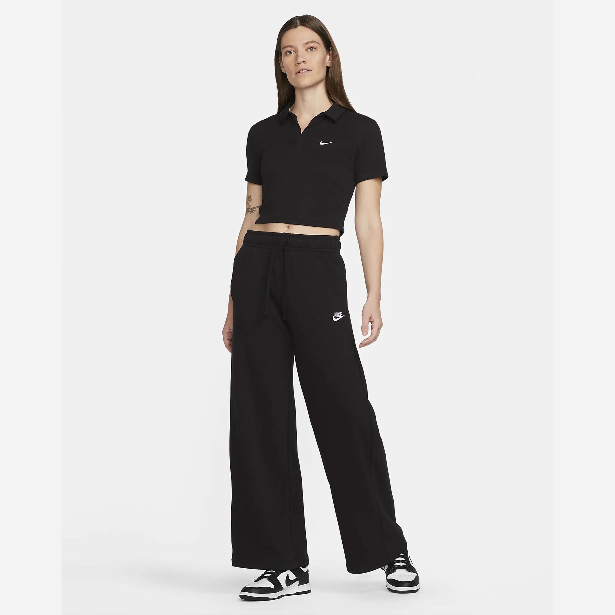 NIKE | SPORTSWEAR ESSENTIAL { BLACK/WHITE