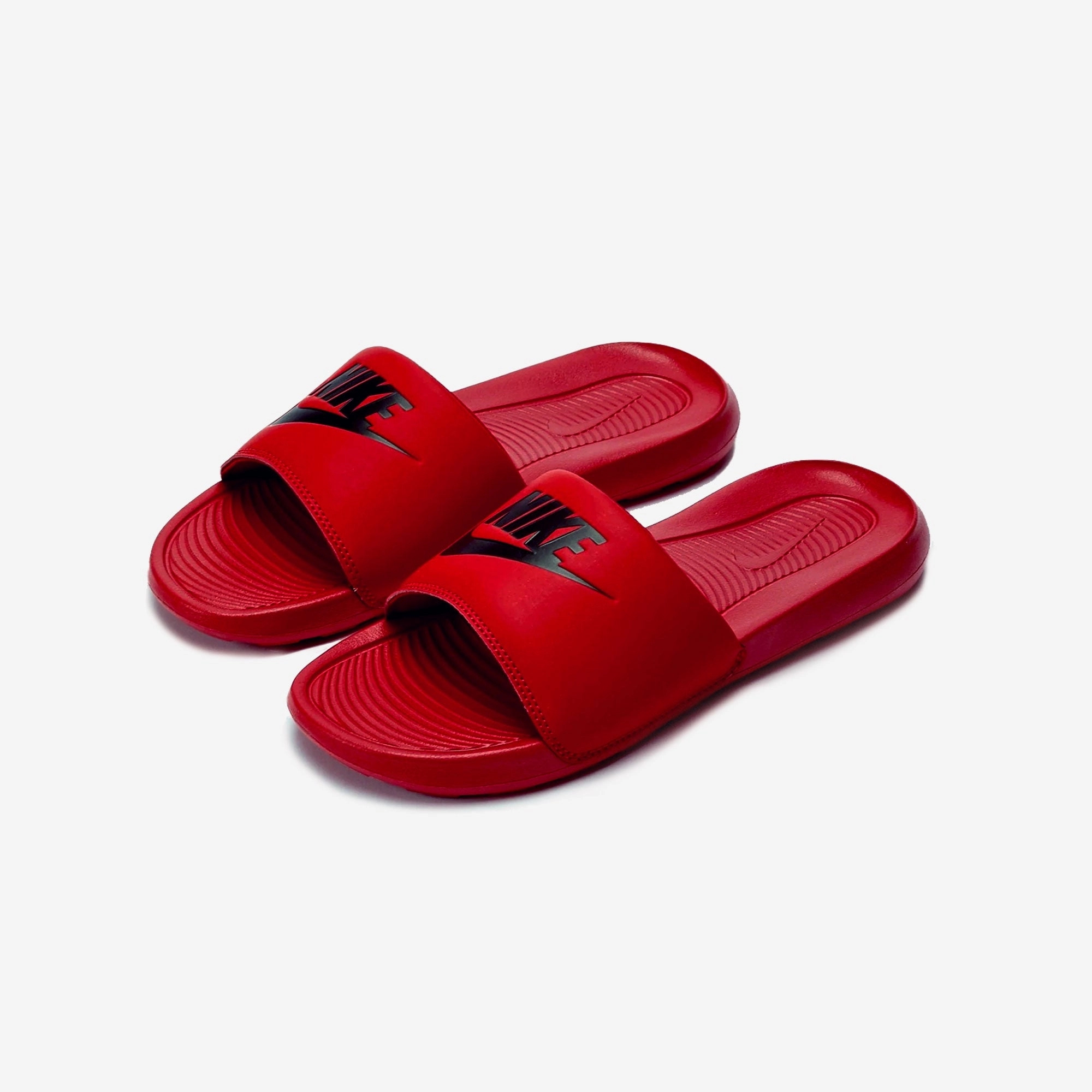 NIKE | VICTORI ONE { UNIVERSITY RED/BLACK-UNIVERSITY RED