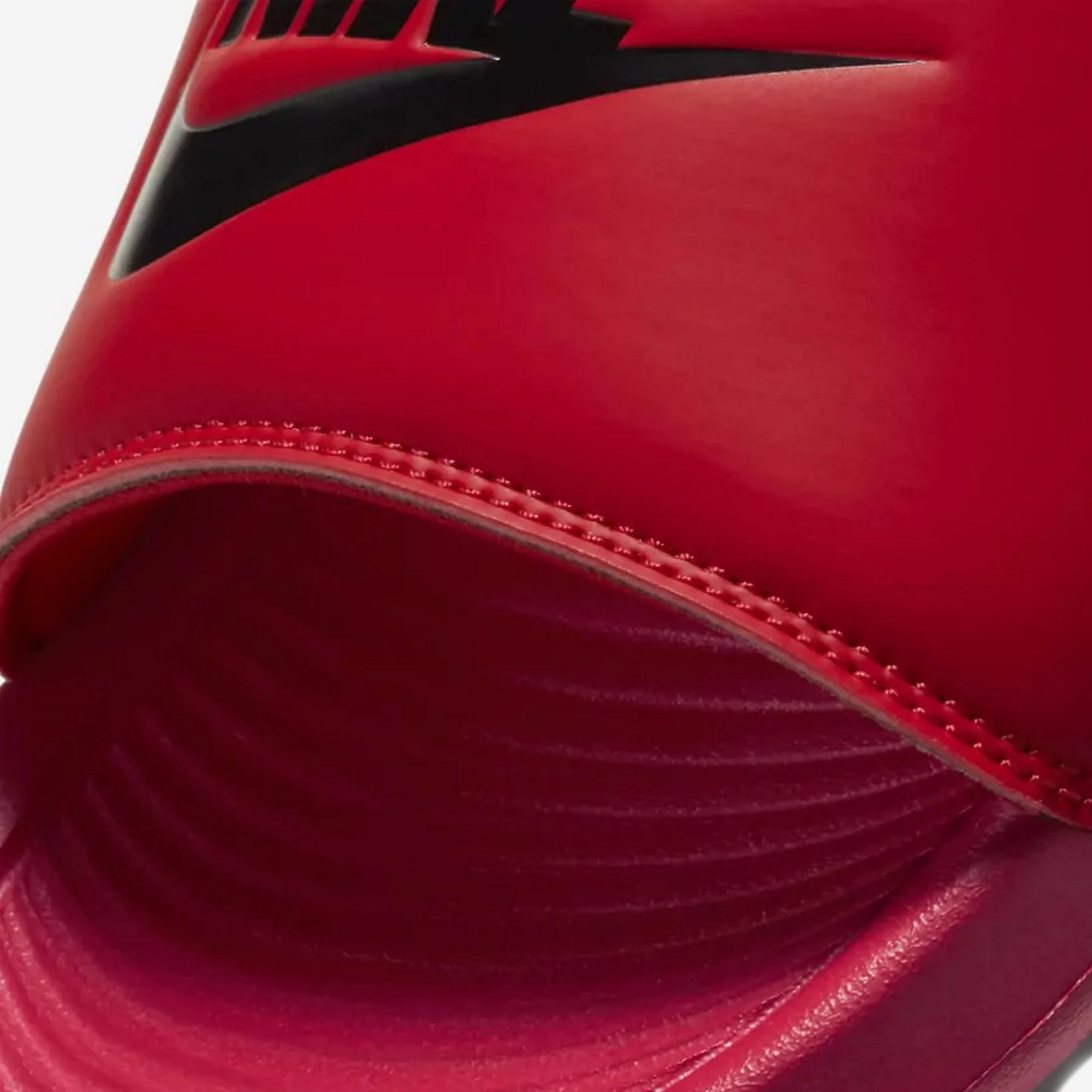 NIKE | VICTORI ONE { UNIVERSITY RED/BLACK-UNIVERSITY RED