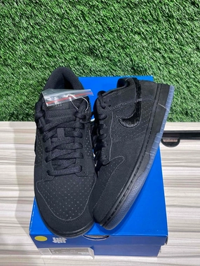 Nike Dunk Low SP Undefeated 5 On It Black Sz 8
