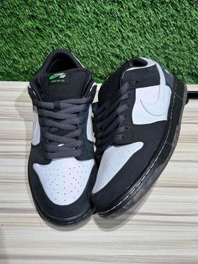 Nike SB Dunk Low Staple Panda Pigeon Sz 11