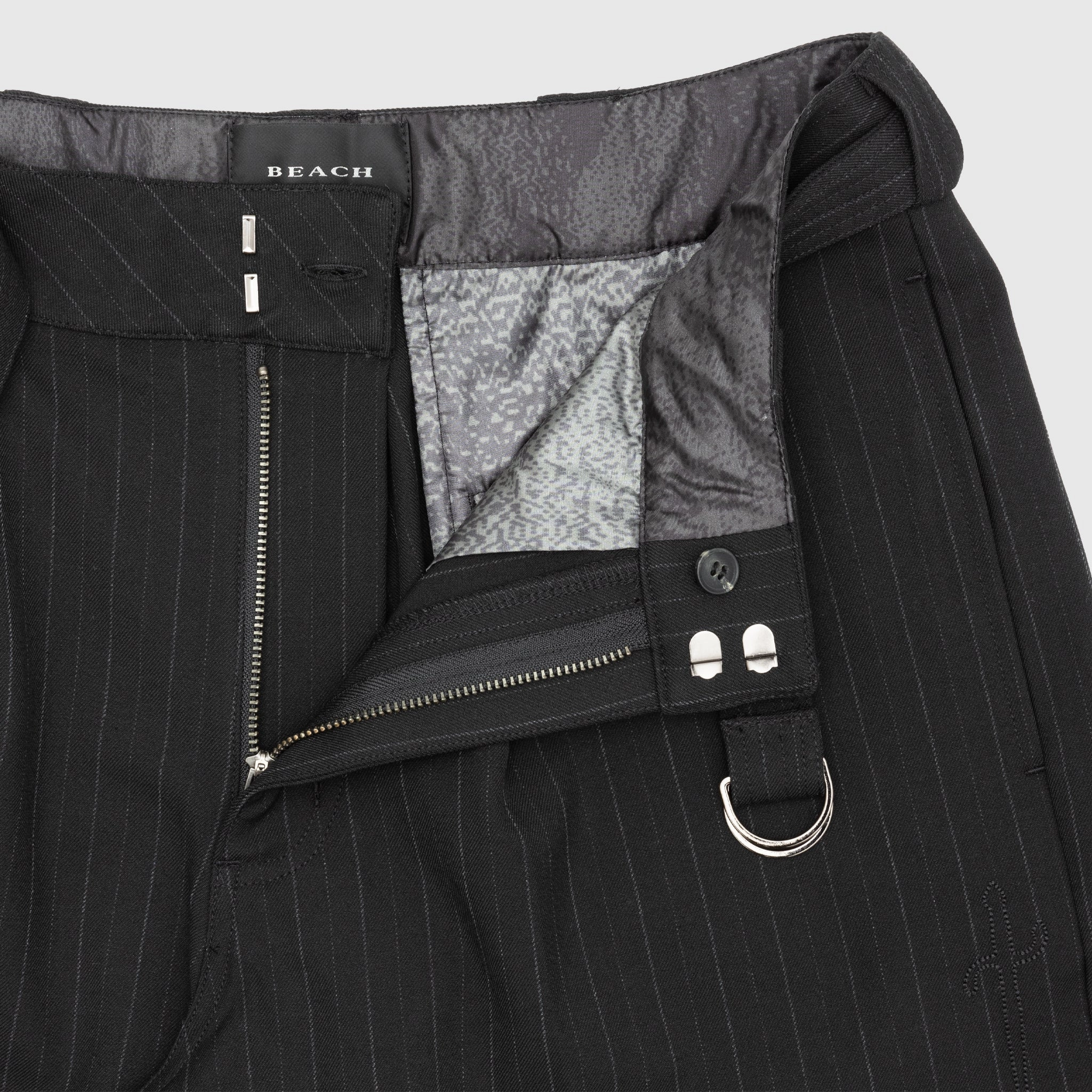 PLEATED SUIT SHORT