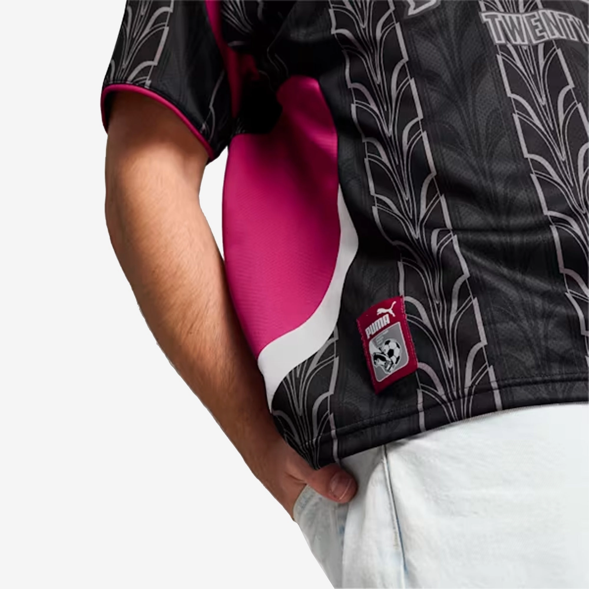 PUMA | X MAS TIEMPO RELAXED FIT JERSEY { BLACK/PINK