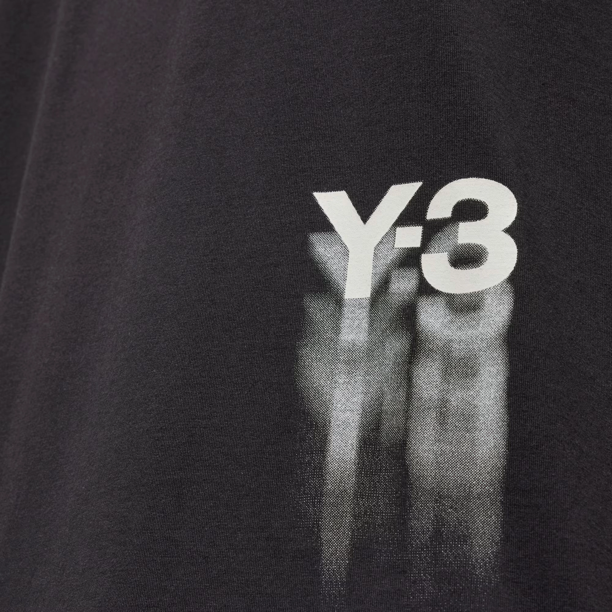Y-3 | GRAPHIC SHORT SLEEVE TEE  { BLACK